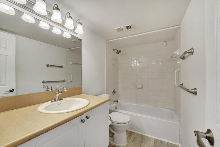 2025 Lavers Circle D504