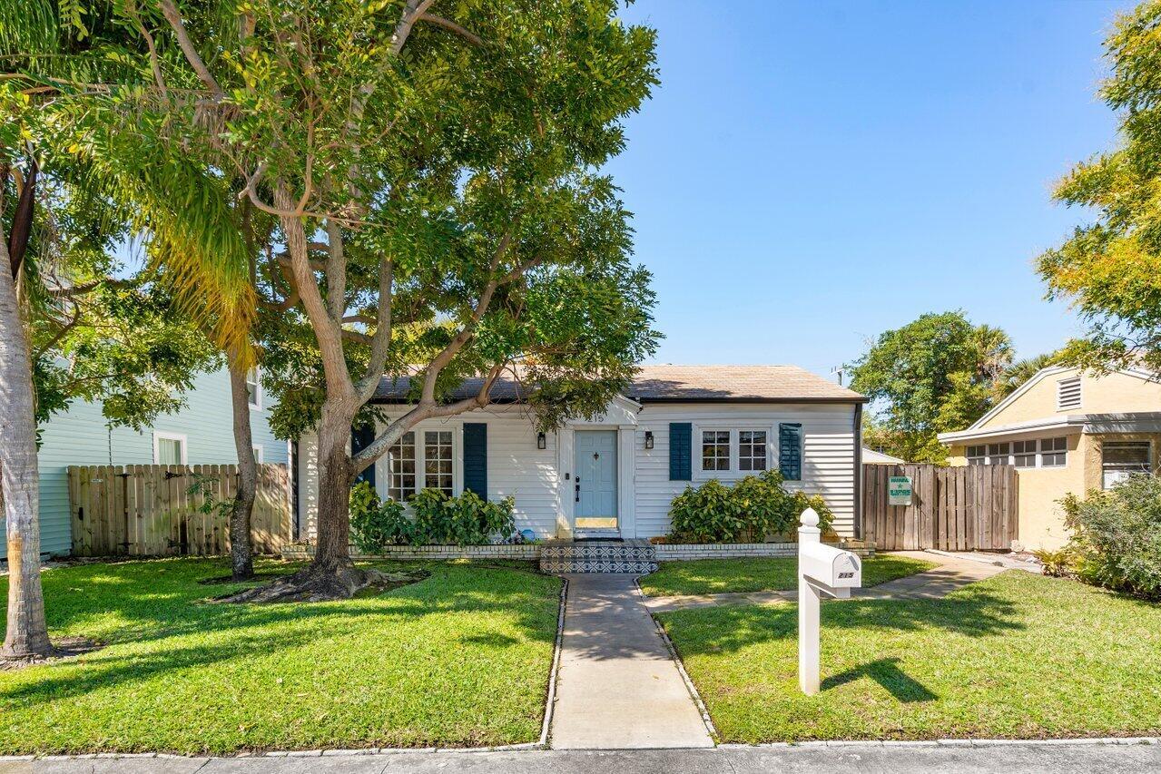 215 S Palmway