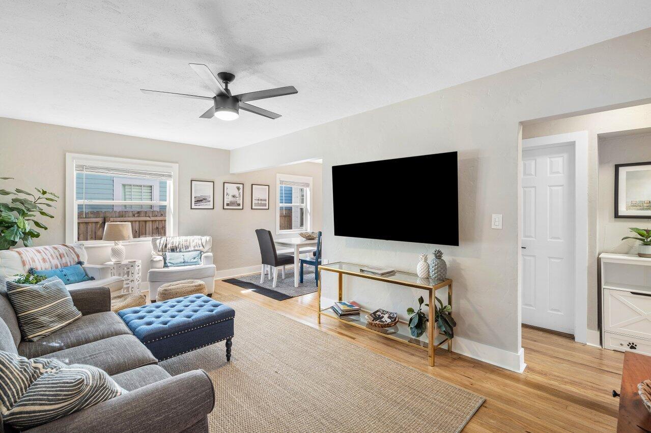 215 S Palmway