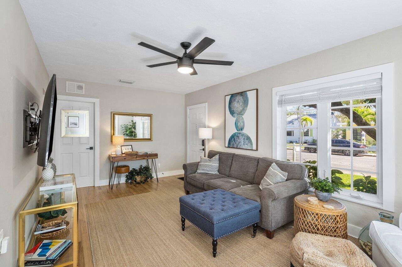 215 S Palmway