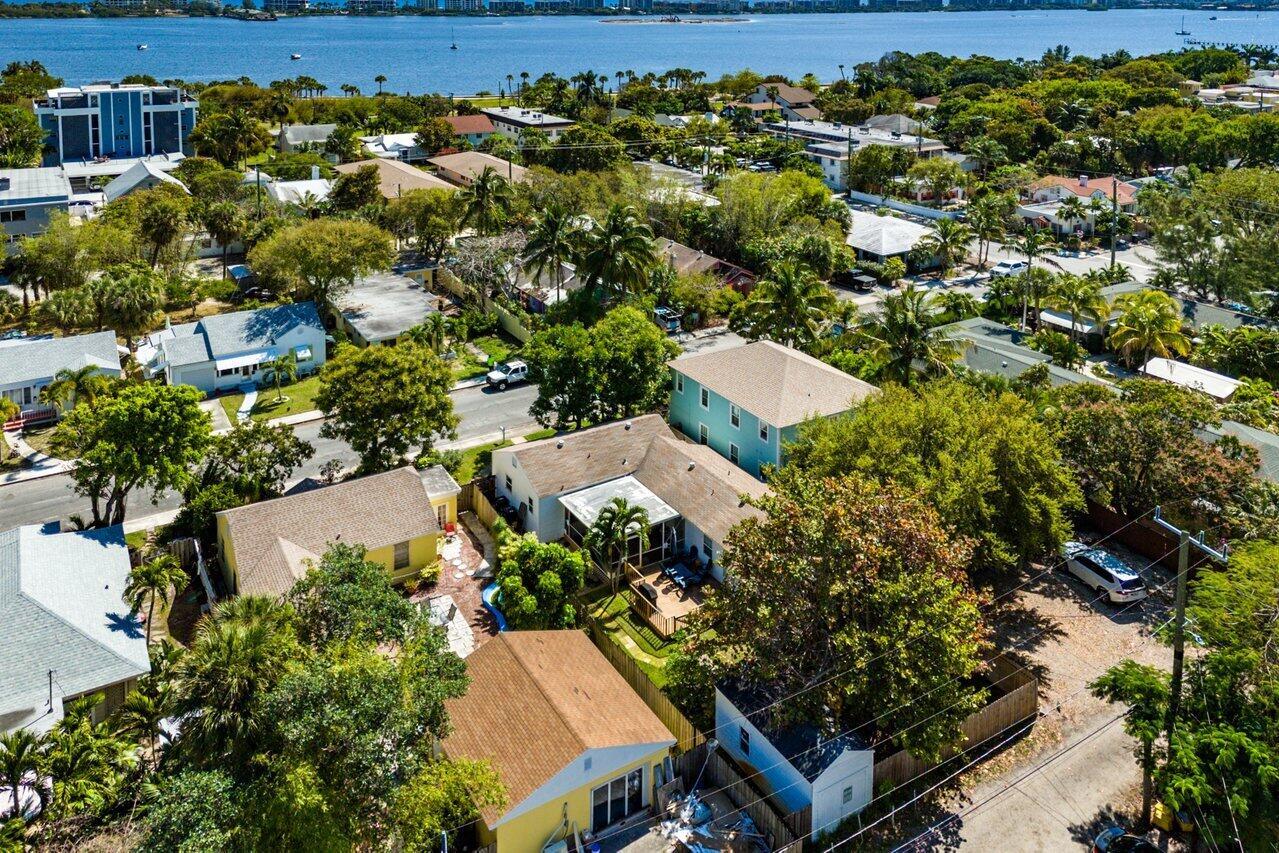 215 S Palmway
