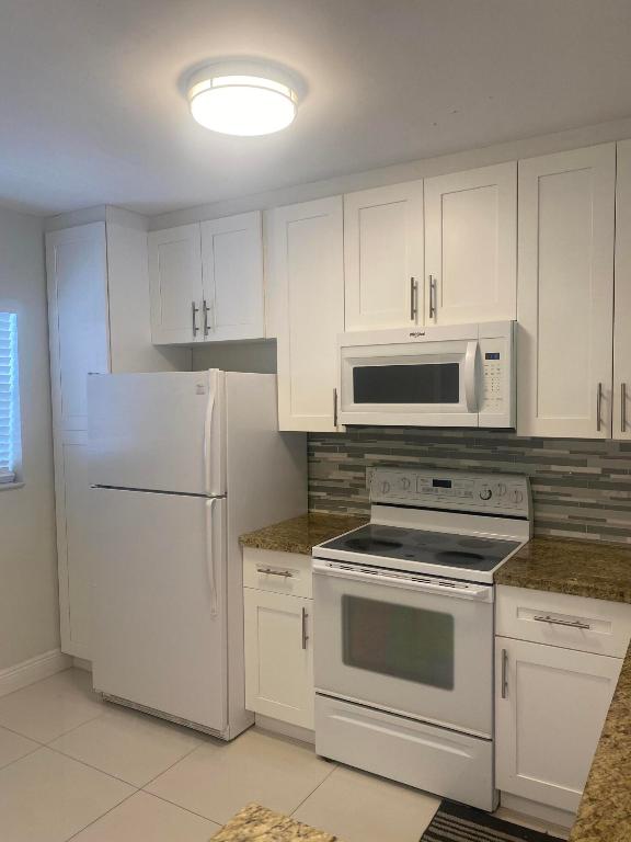 2860 SW 22nd Avenue 4060