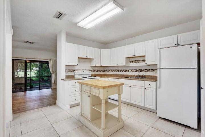 2737 Lowson Boulevard D