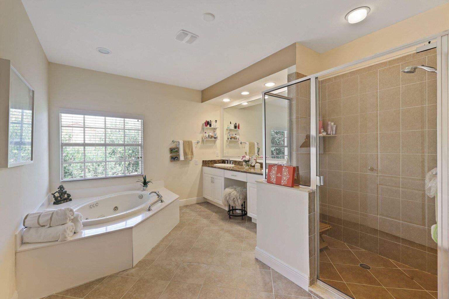 5530 NE Trieste Terrace 5530