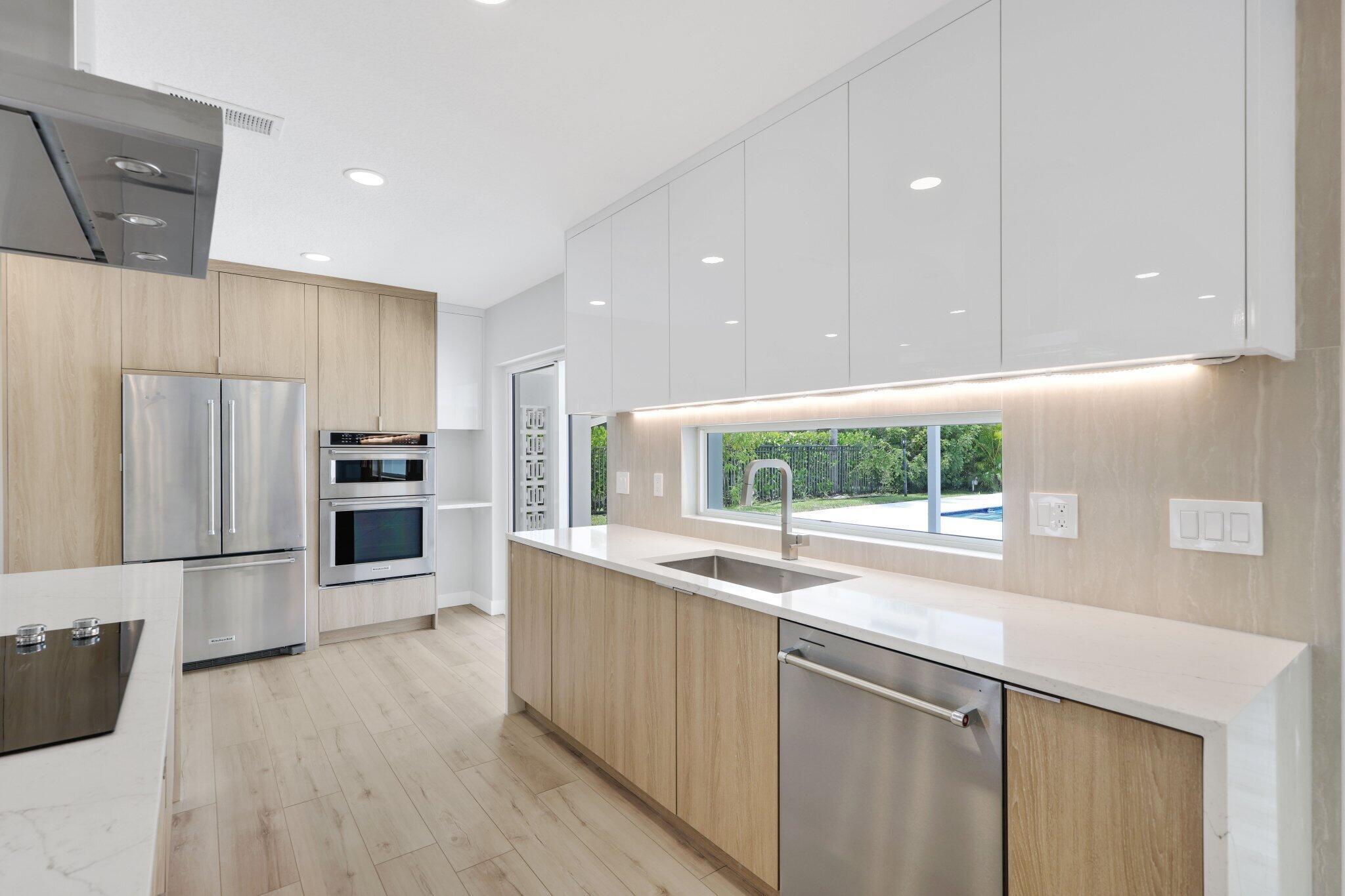 3384 Lakeview Drive