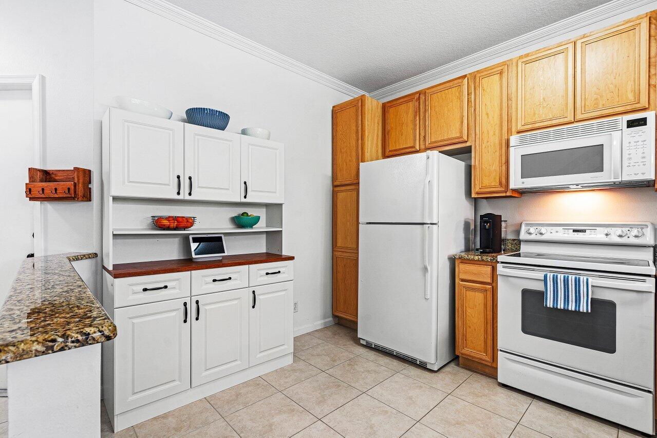 9899 Porta Leona Lane 9899