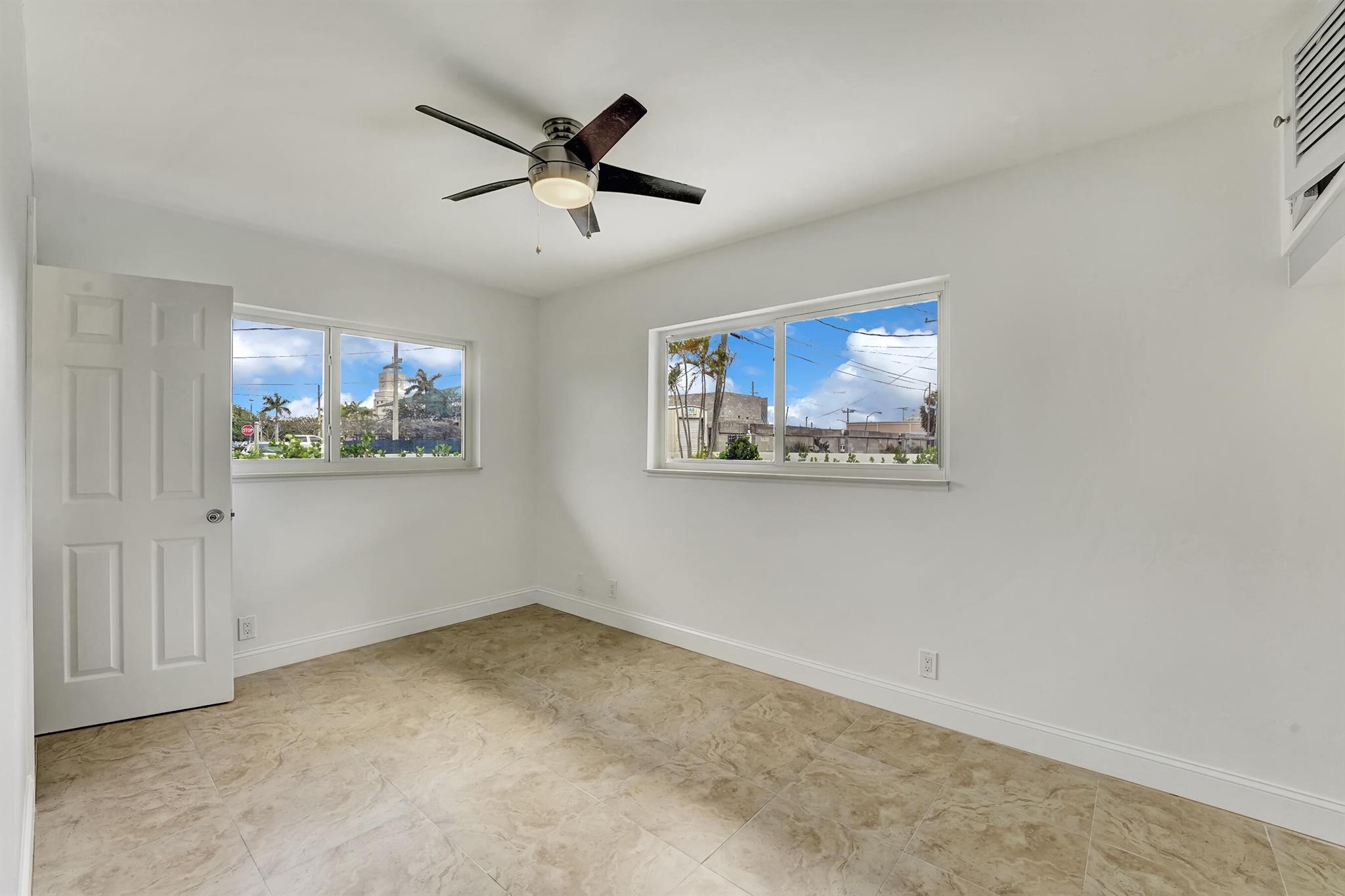 208 NW 1st Street 208