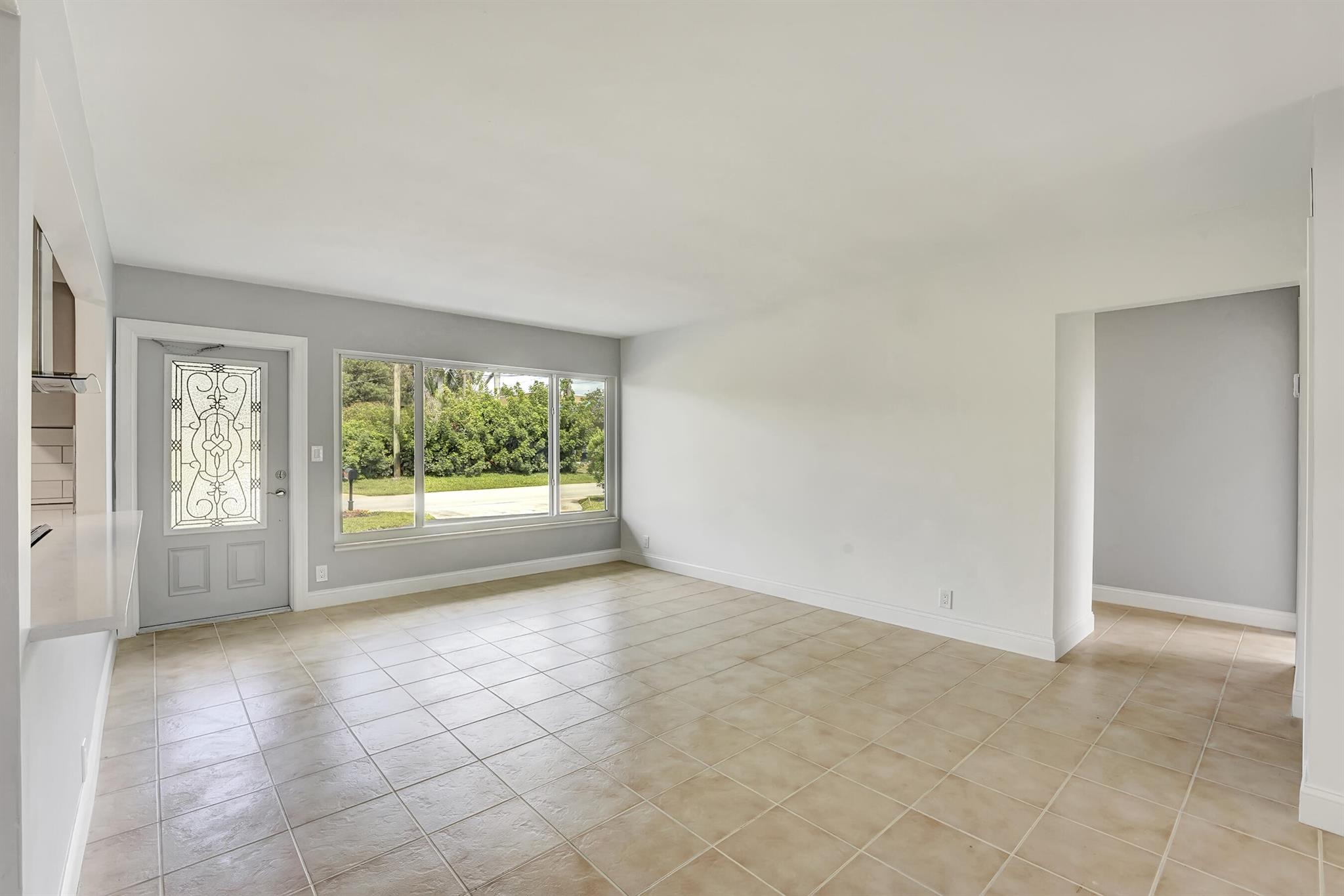 208 NW 1st Street 208