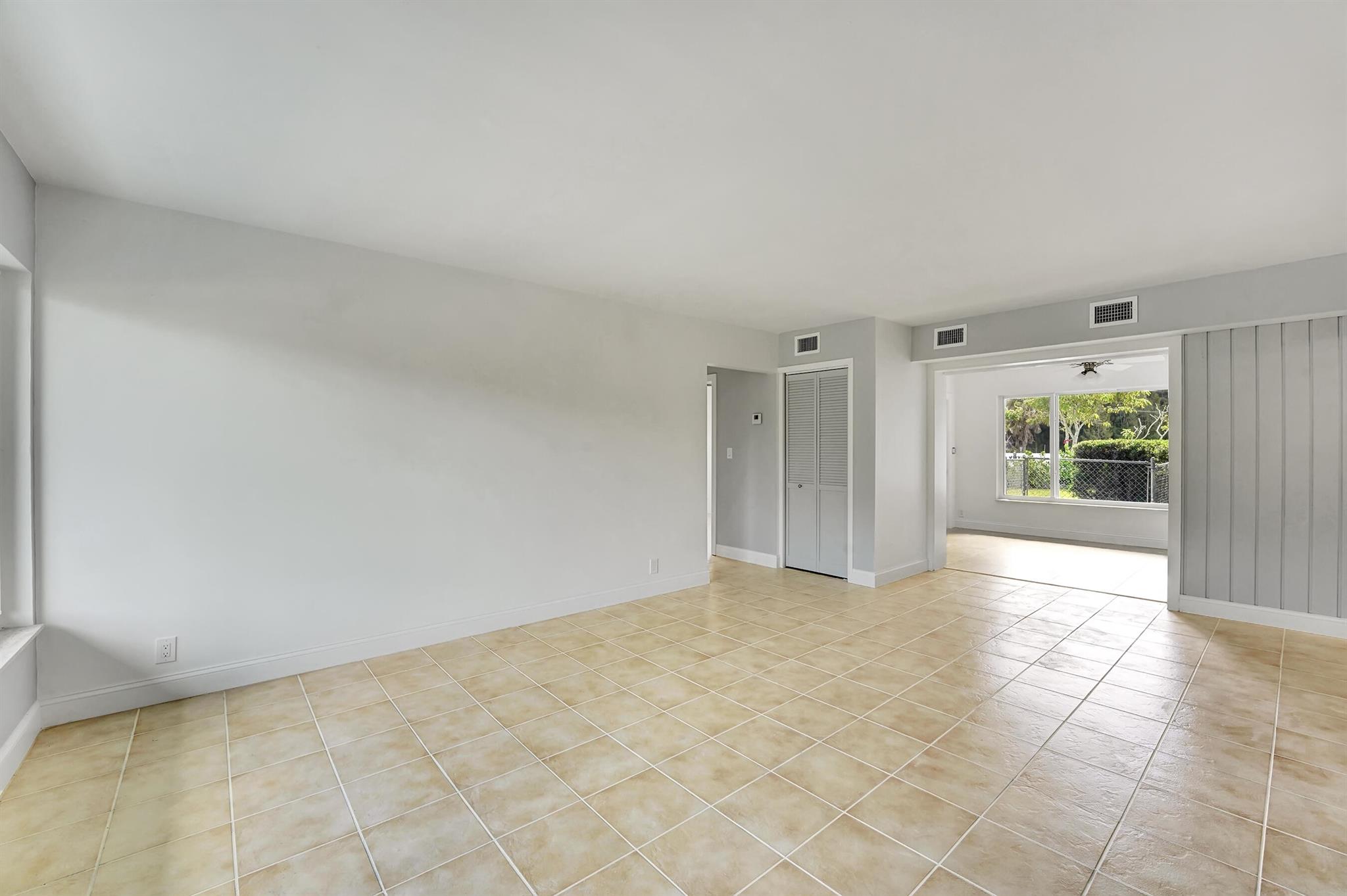 208 NW 1st Street 208