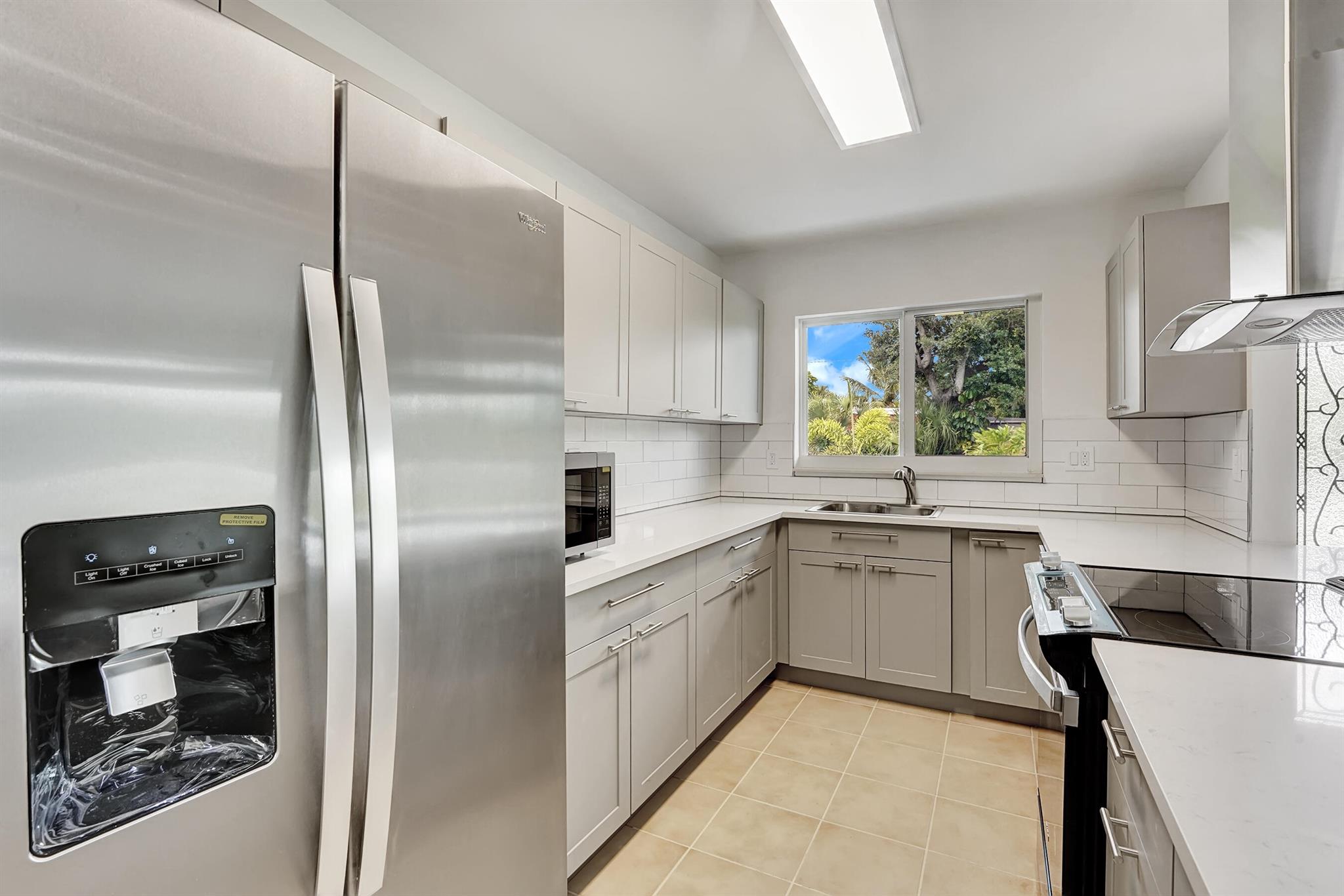 208 NW 1st Street 208