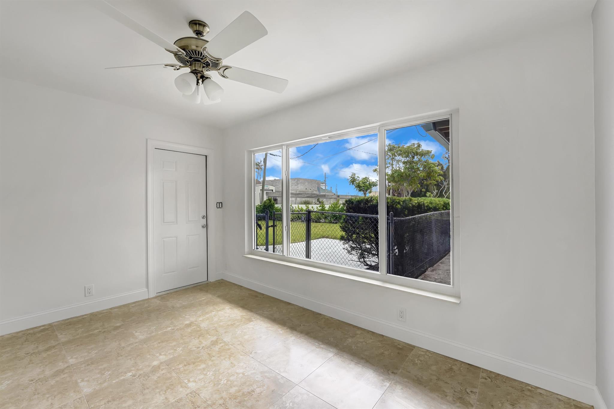 208 NW 1st Street 208