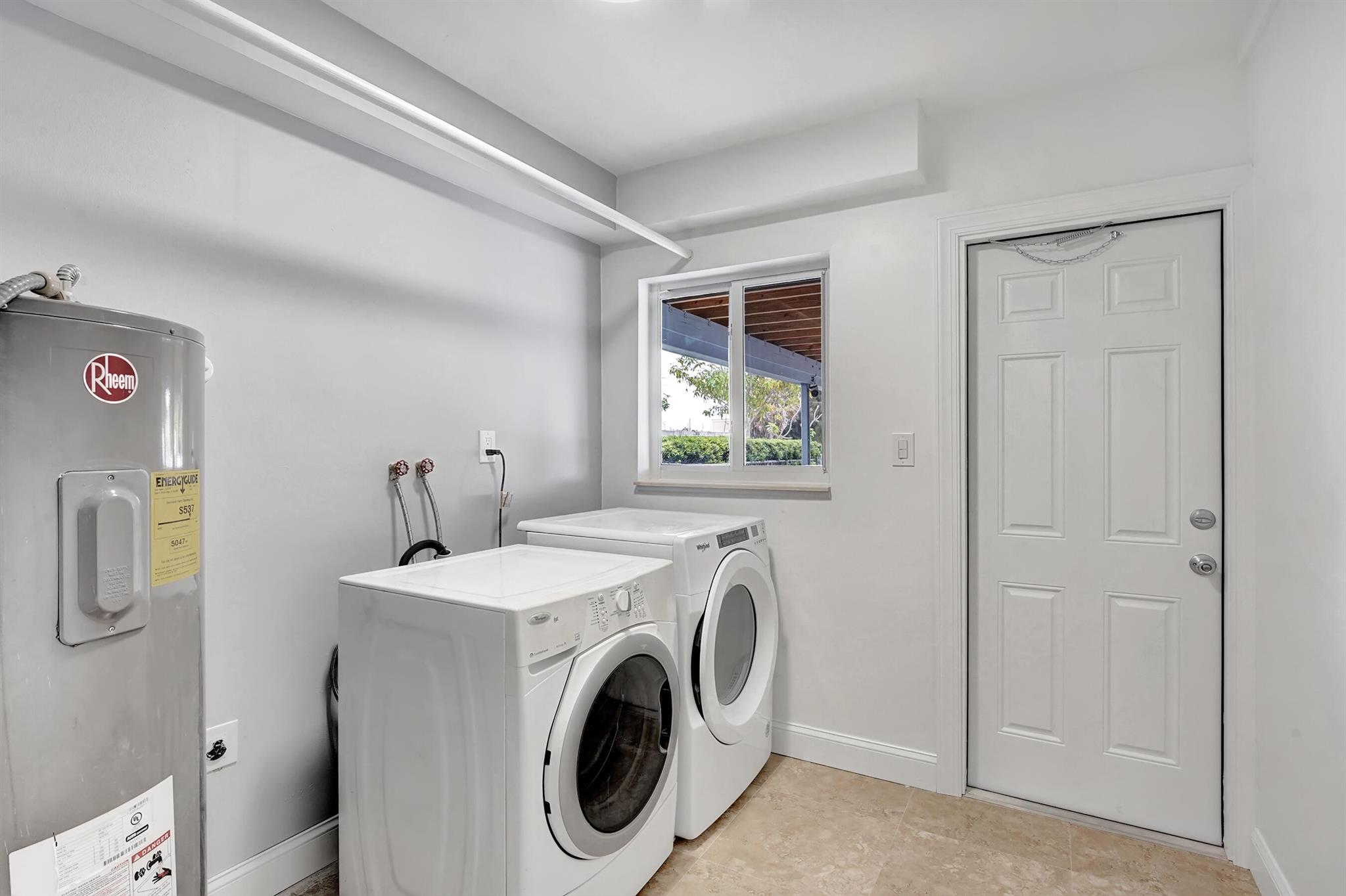 208 NW 1st Street 208