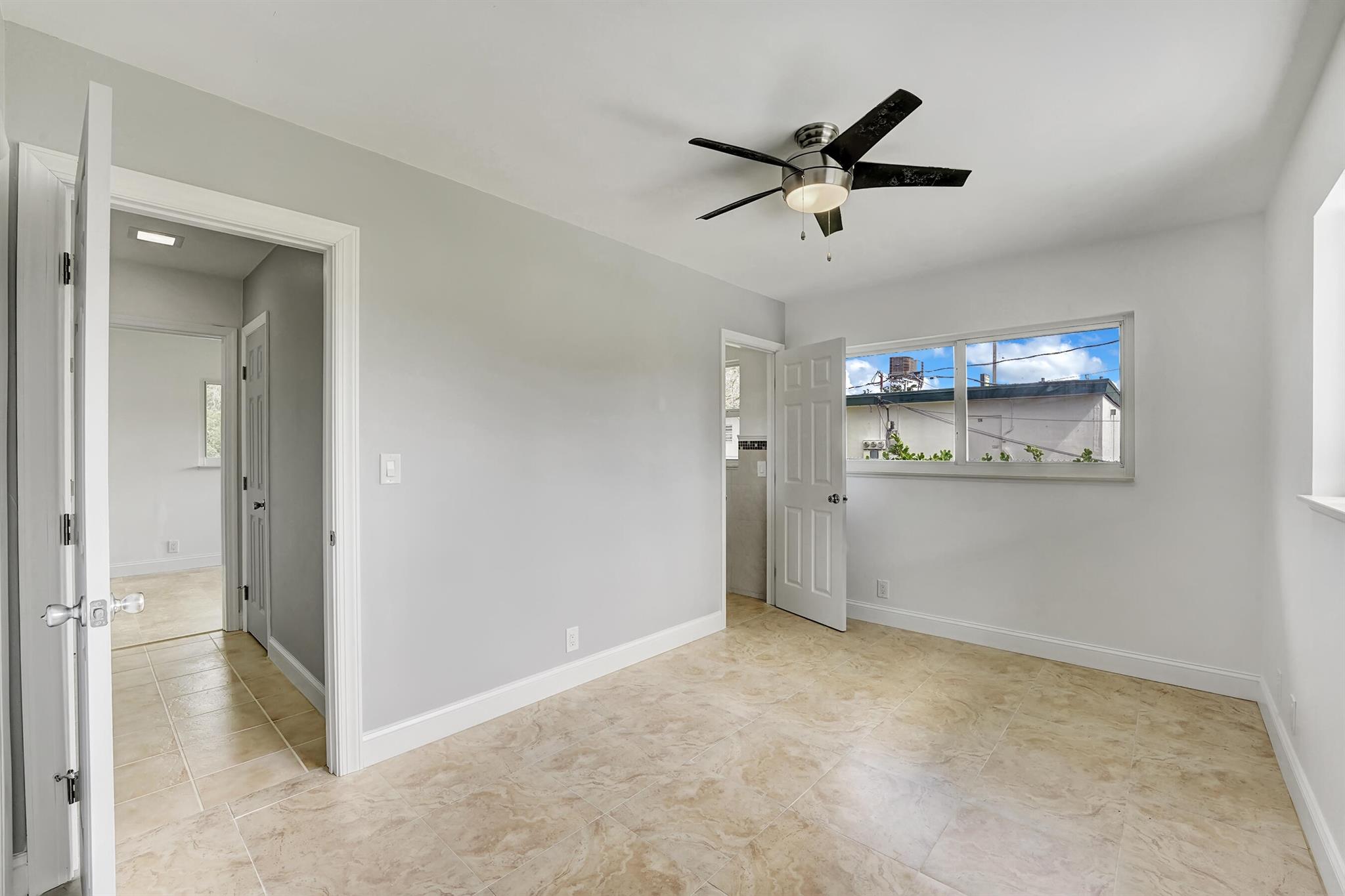 208 NW 1st Street 208