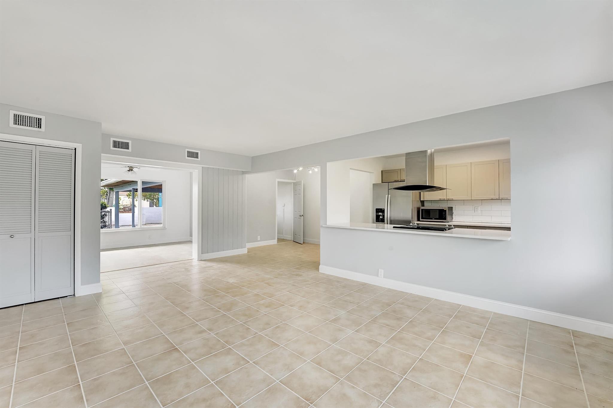 208 NW 1st Street 208