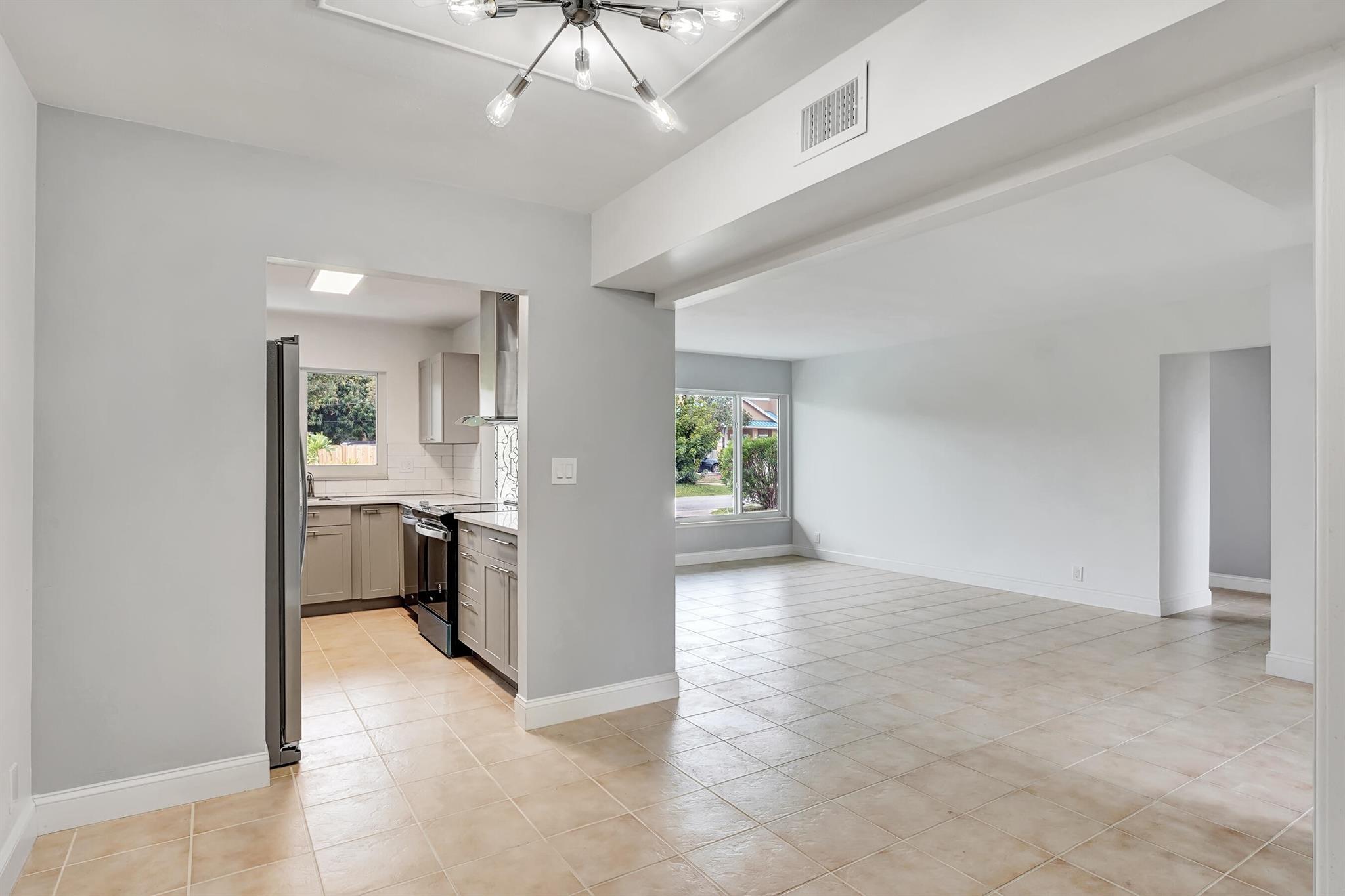 208 NW 1st Street 208
