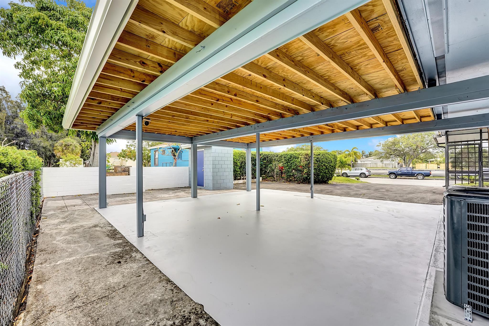 208 NW 1st Street 208