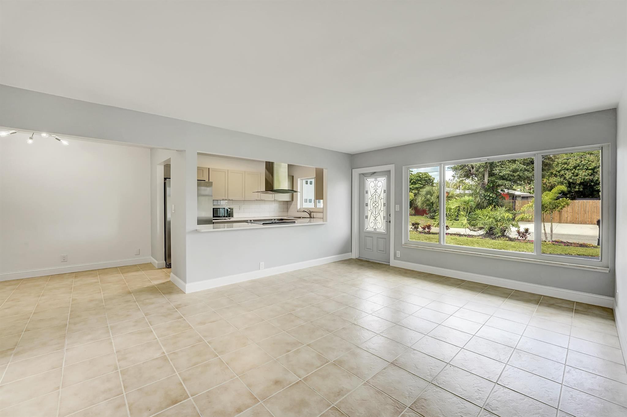 208 NW 1st Street 208