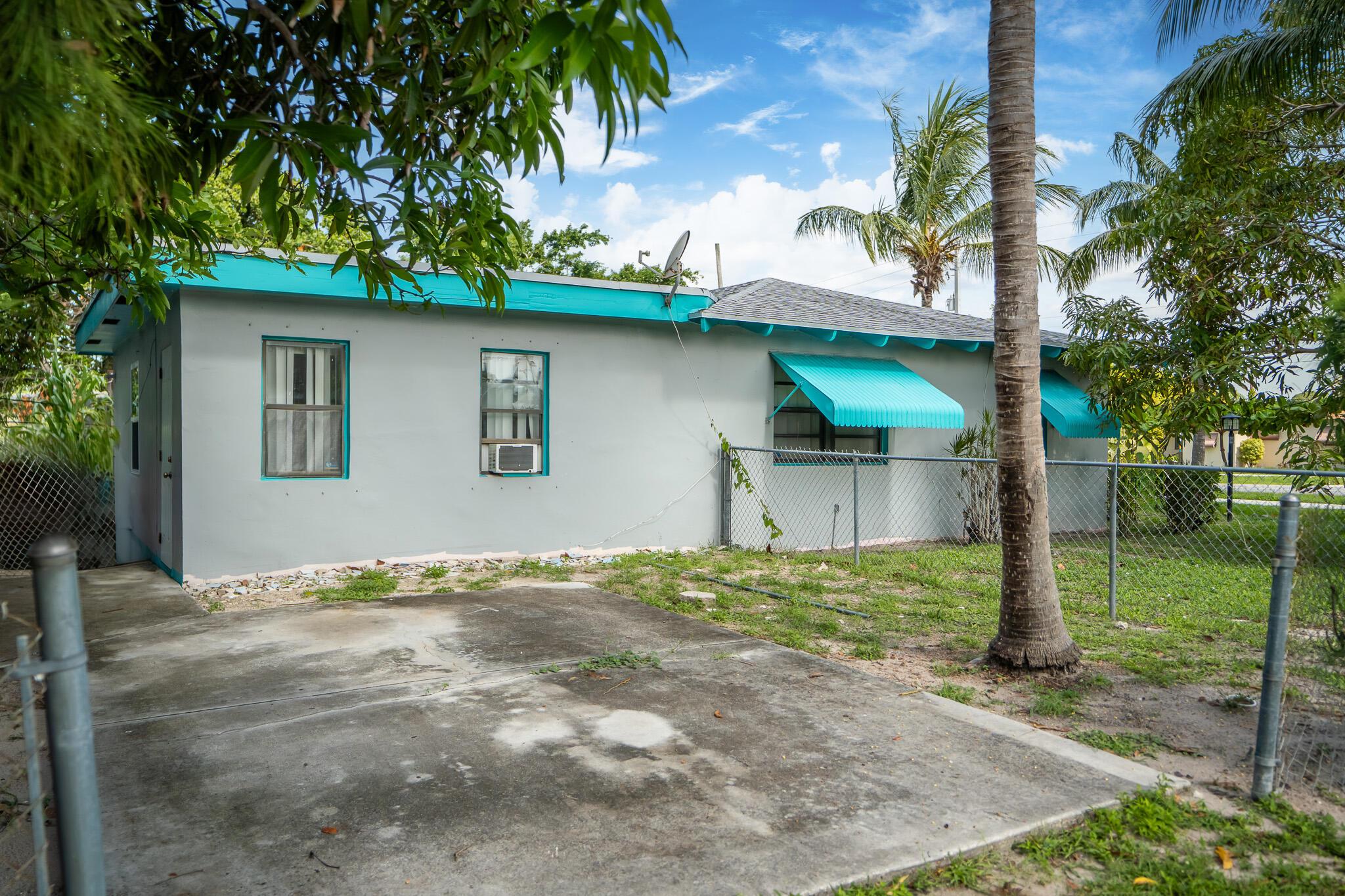 212 SW 10th Street