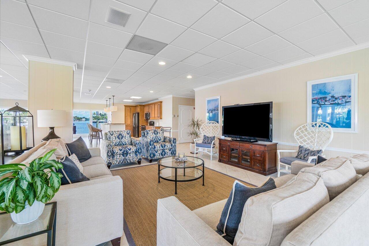 400 Seasage Drive 804