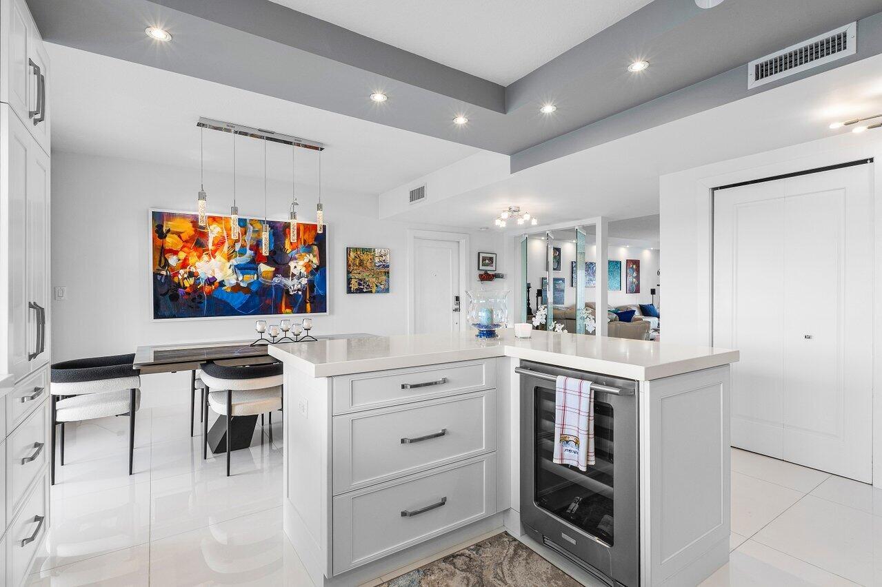 400 Seasage Drive 804