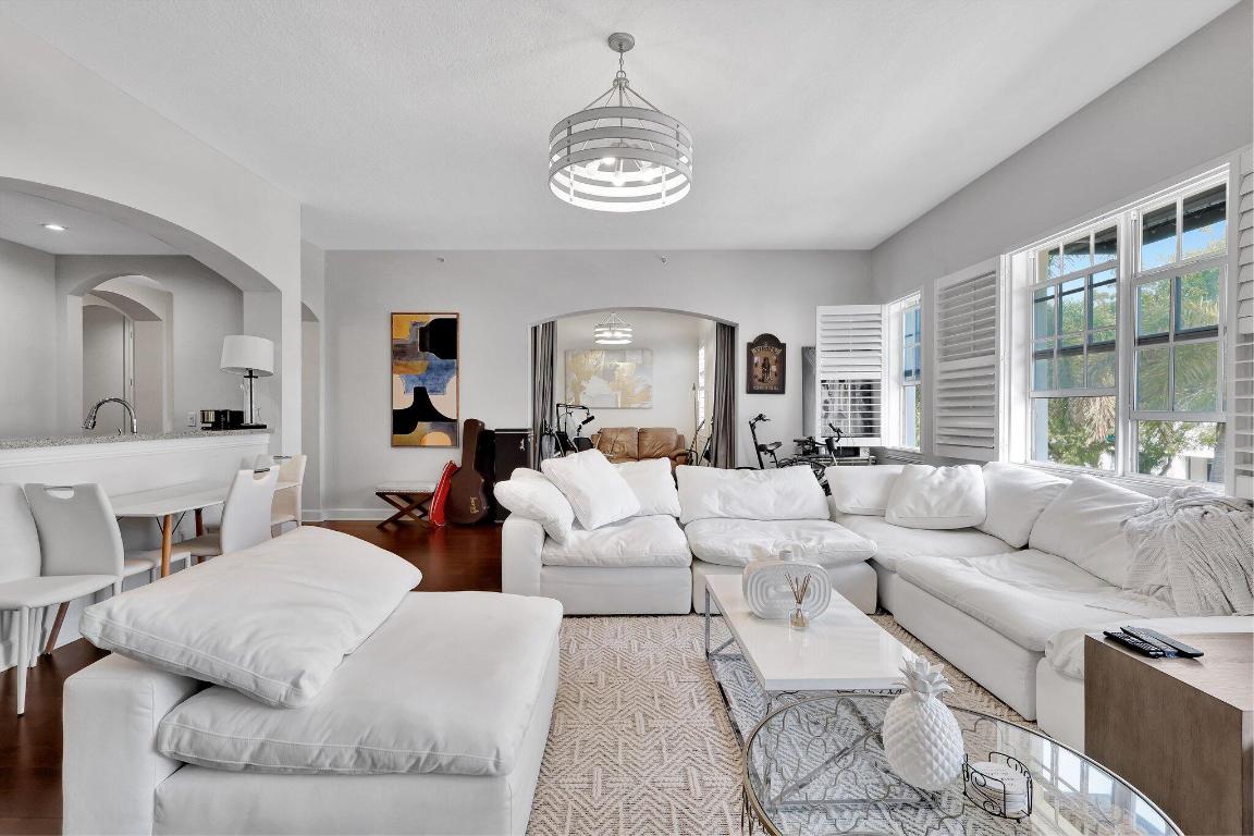 200 NE 2nd Avenue 215