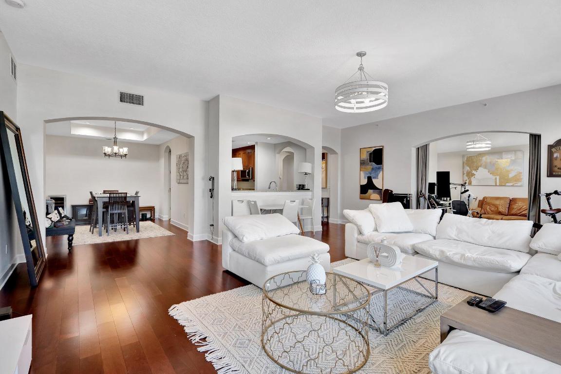 200 NE 2nd Avenue 215