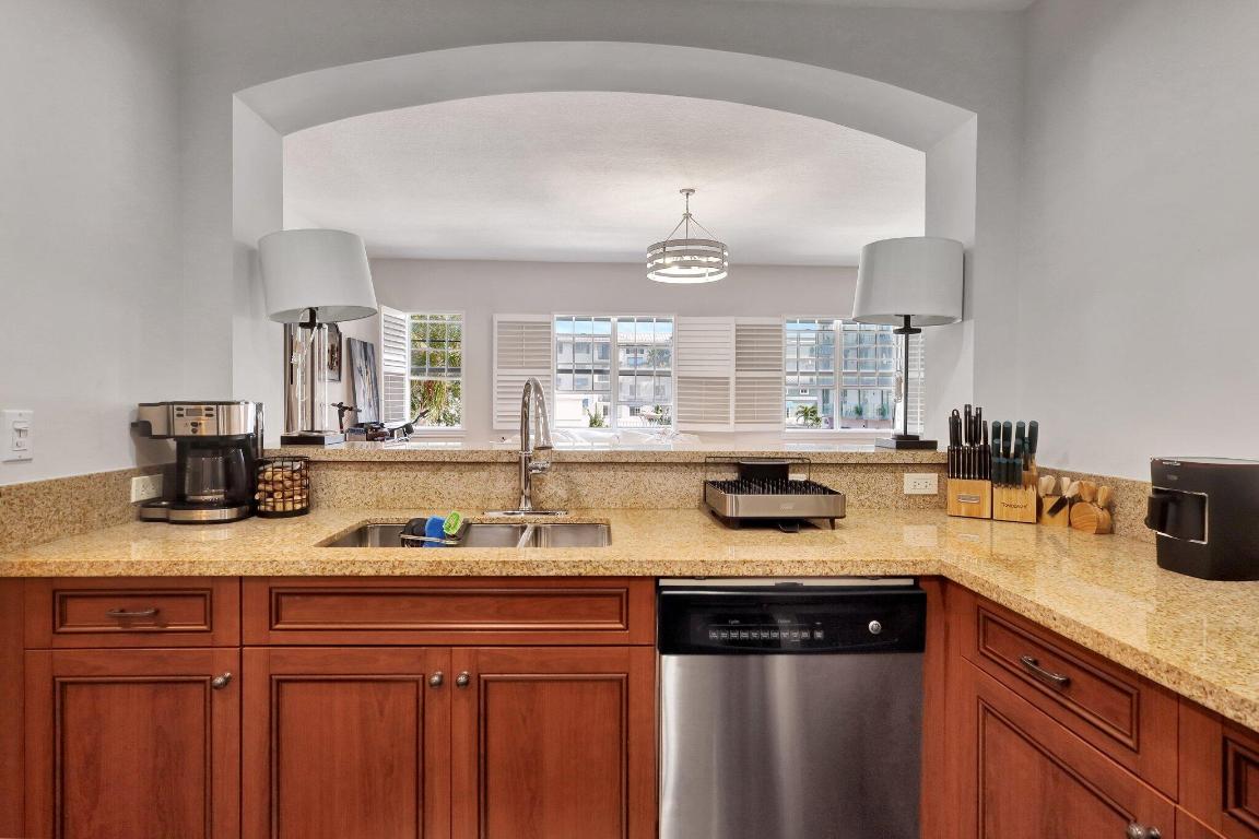 200 NE 2nd Avenue 215