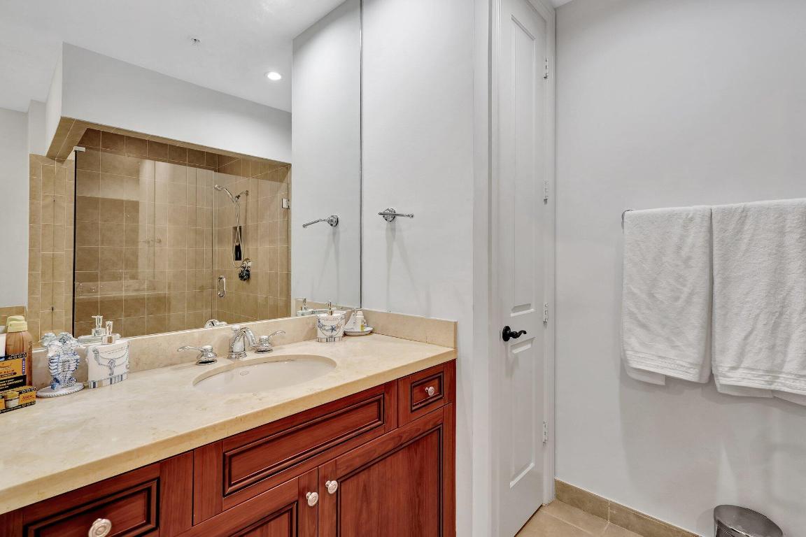 200 NE 2nd Avenue 215