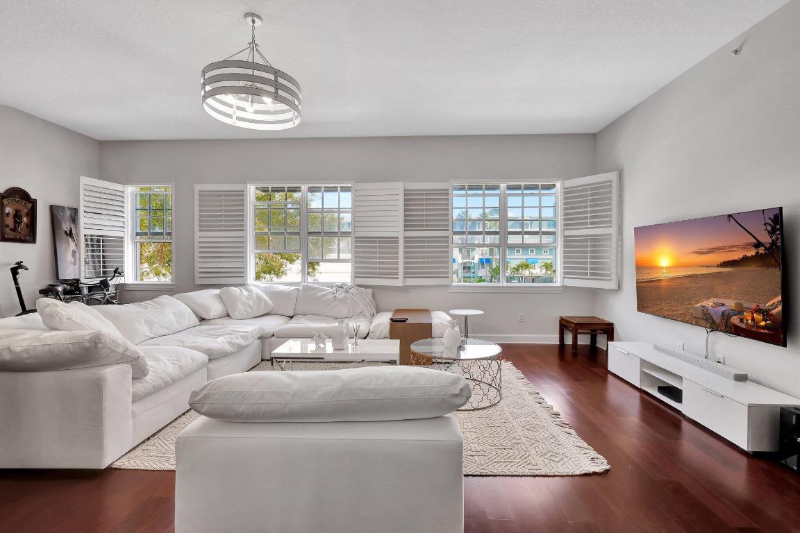 200 NE 2nd Avenue 215