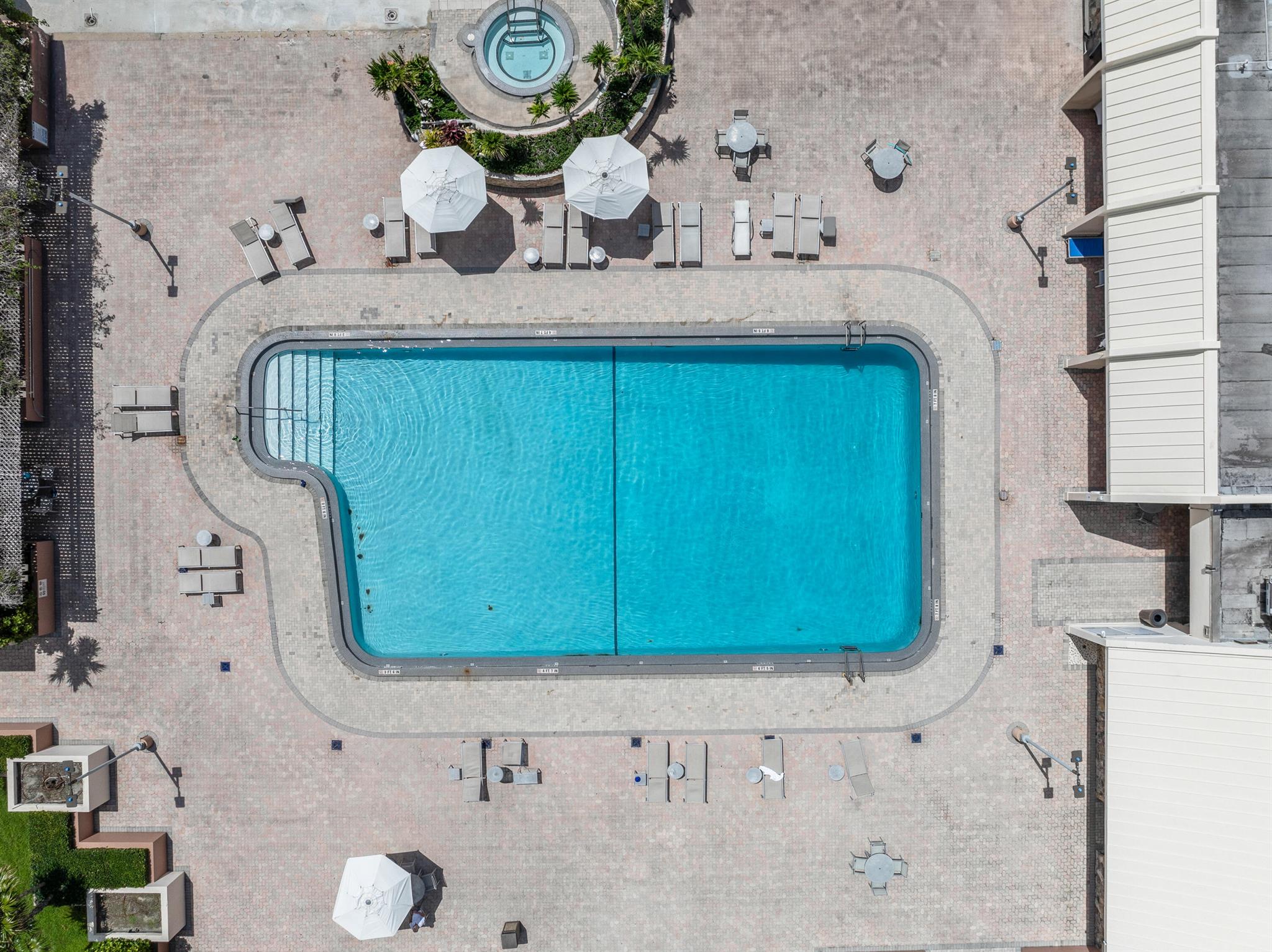 20379 W Country Club Drive 937