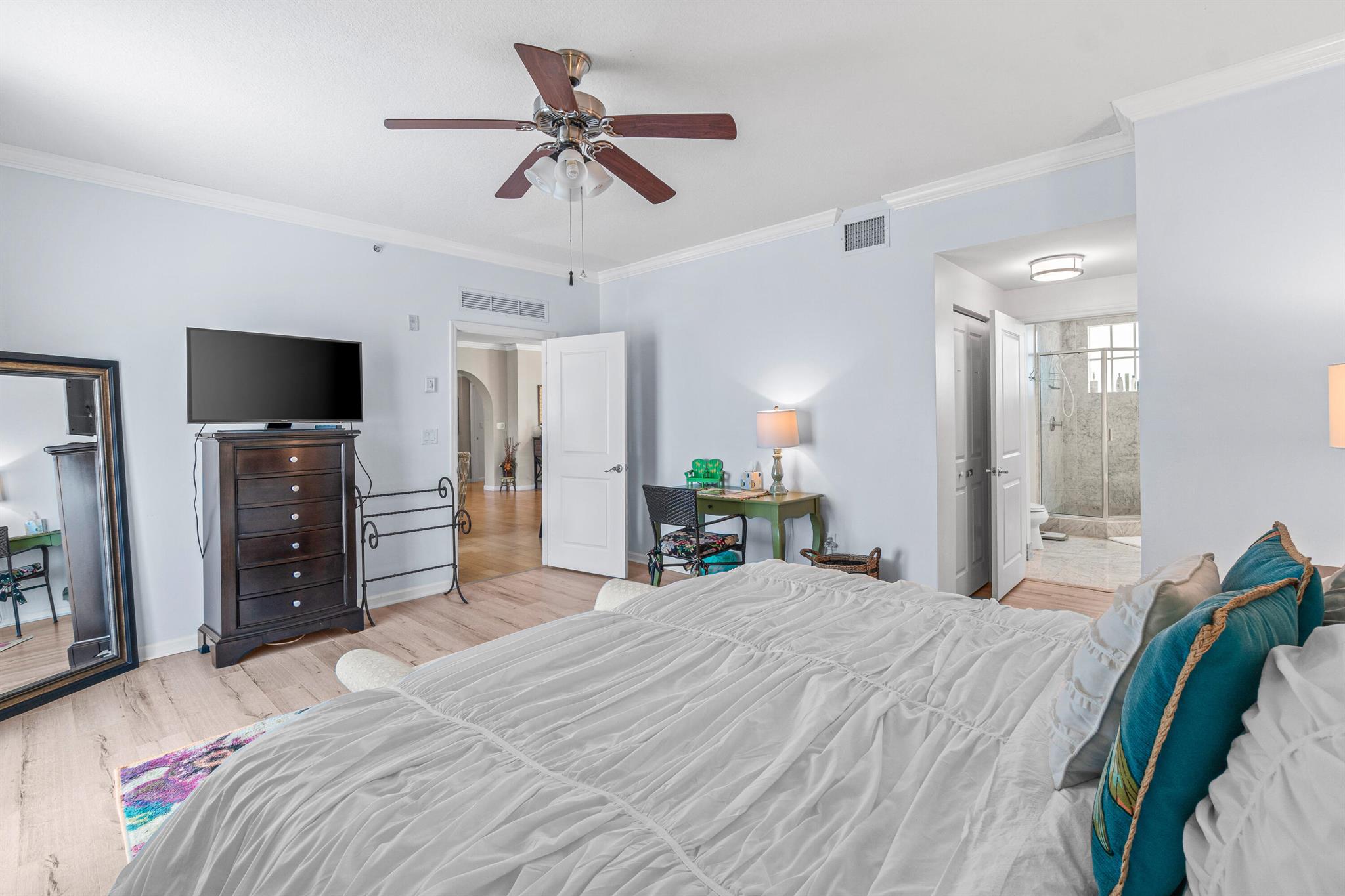 225 NE 1st Street 207