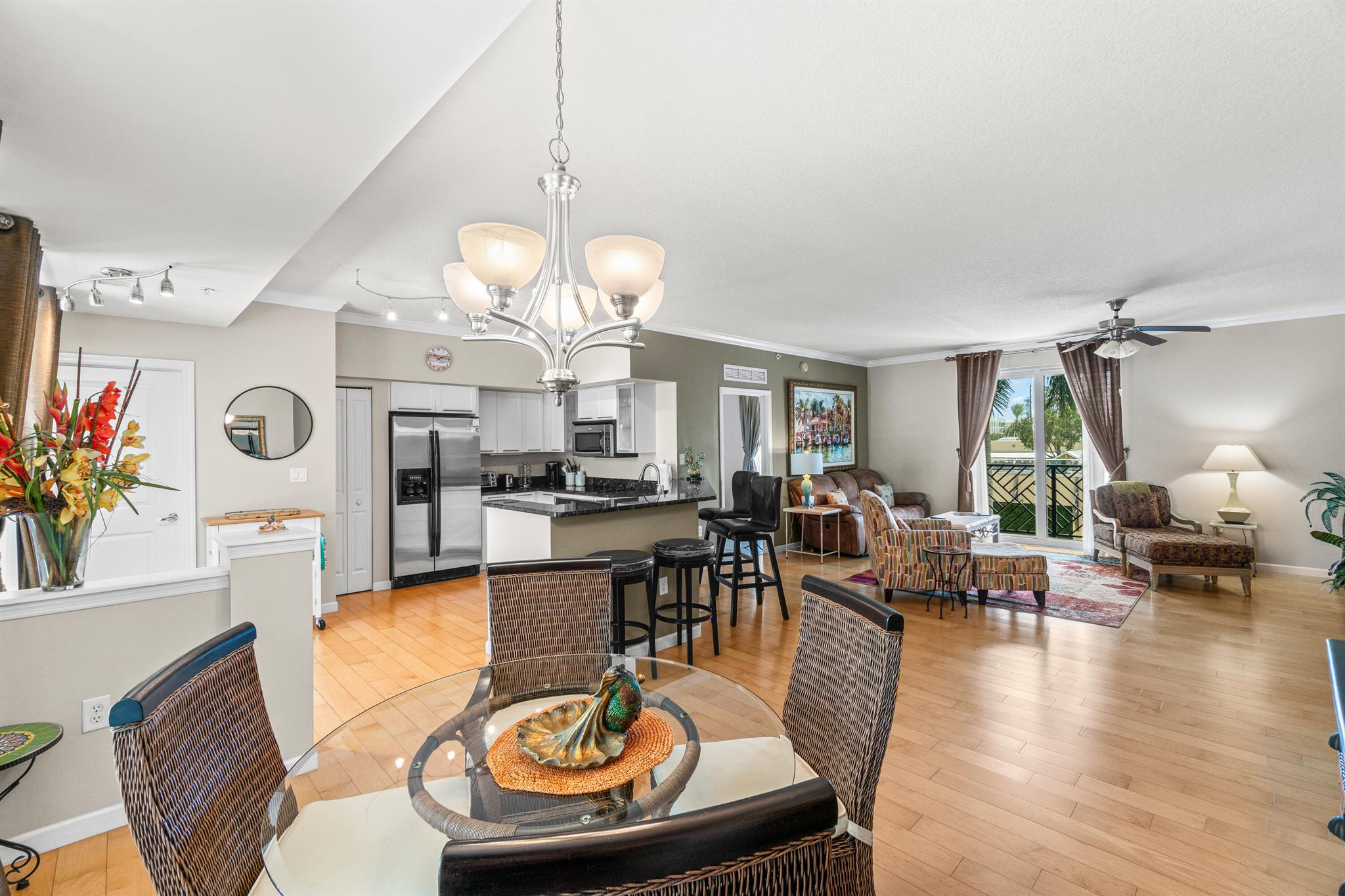 225 NE 1st Street 207