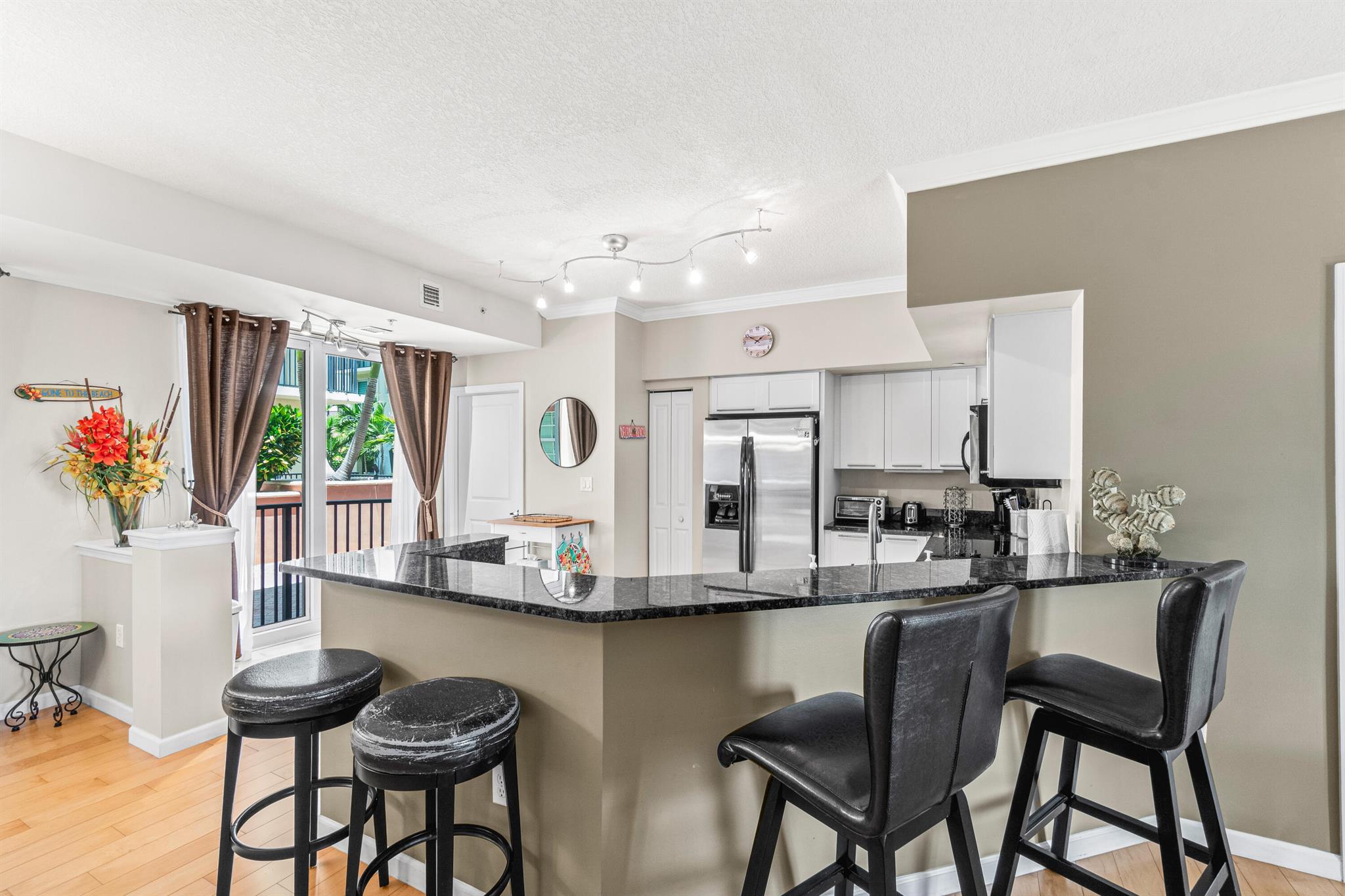 225 NE 1st Street 207