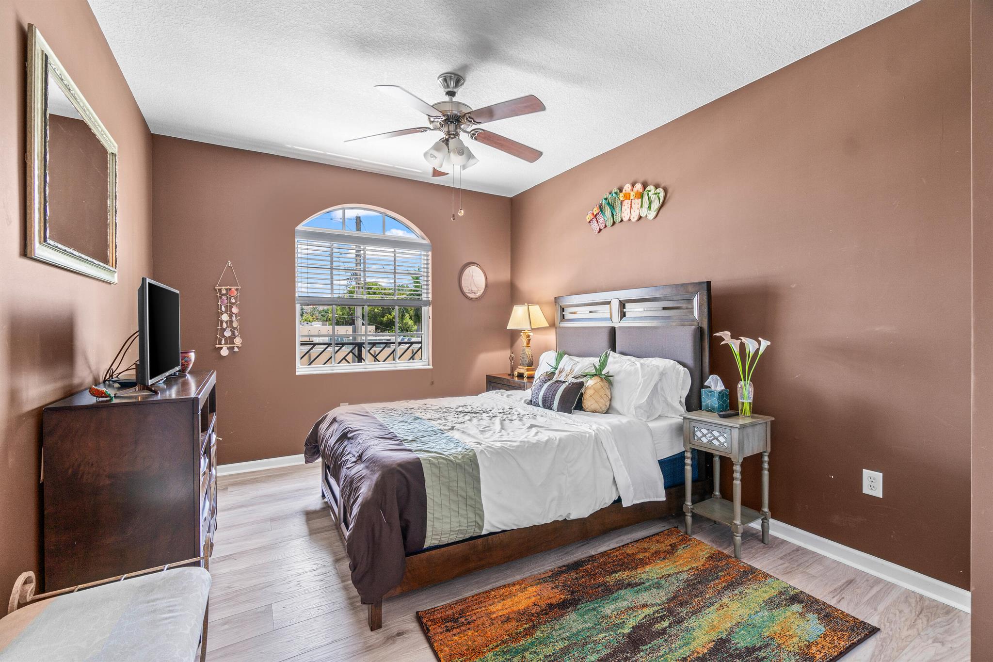 225 NE 1st Street 207