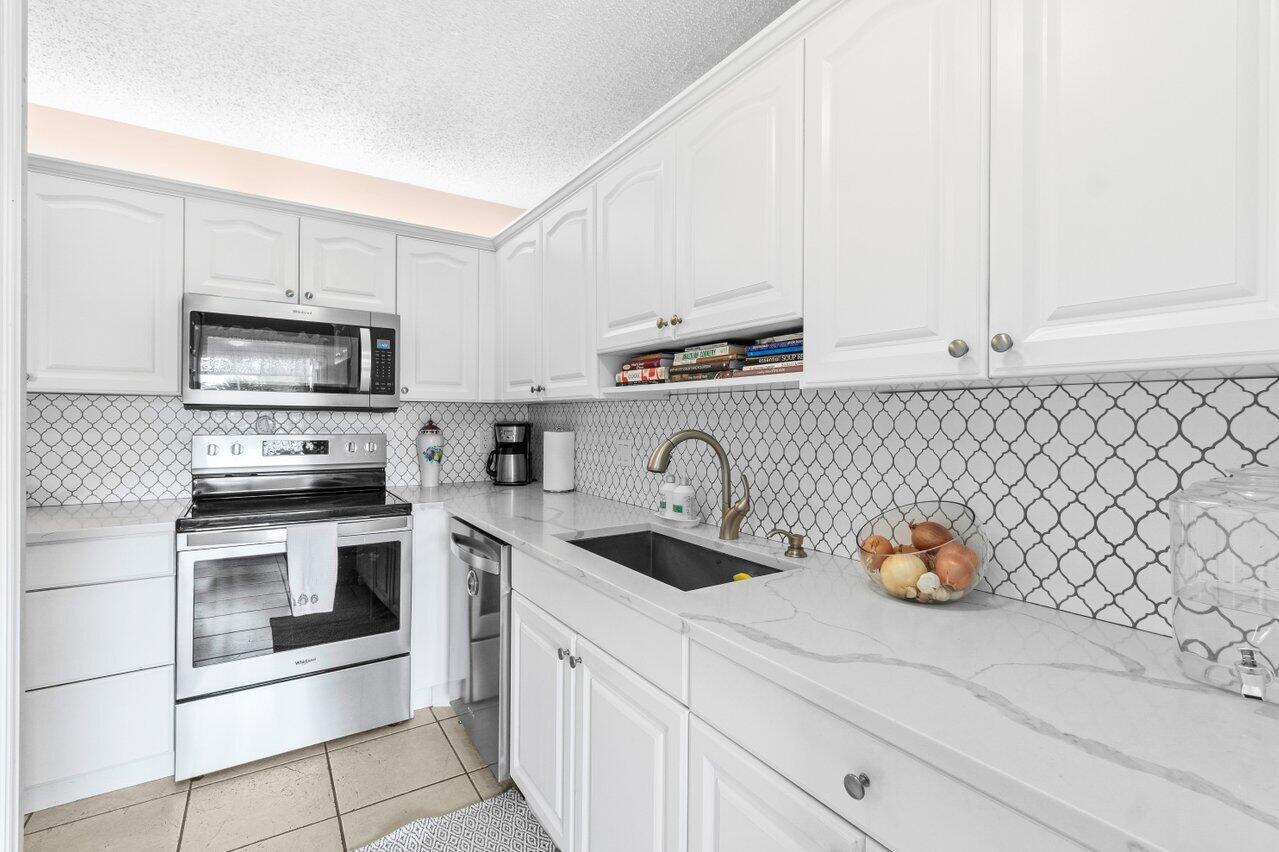 1131 Calamondin Ter 203 Terrace 203