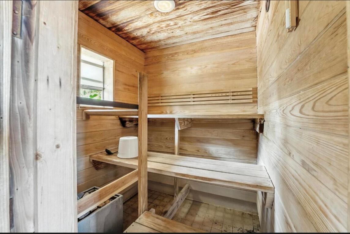 720 N Dixie Highway 303