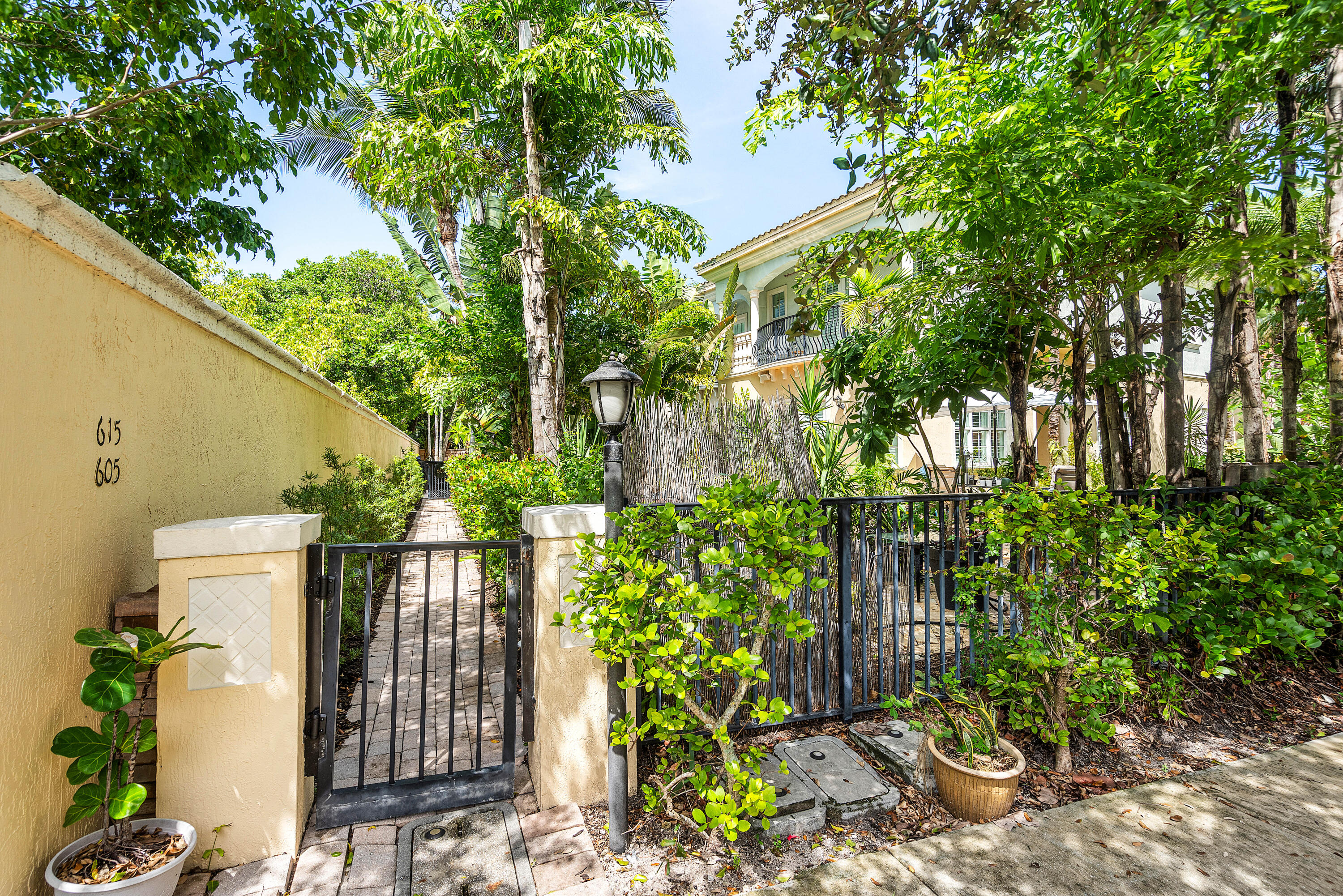 605 Avenue H