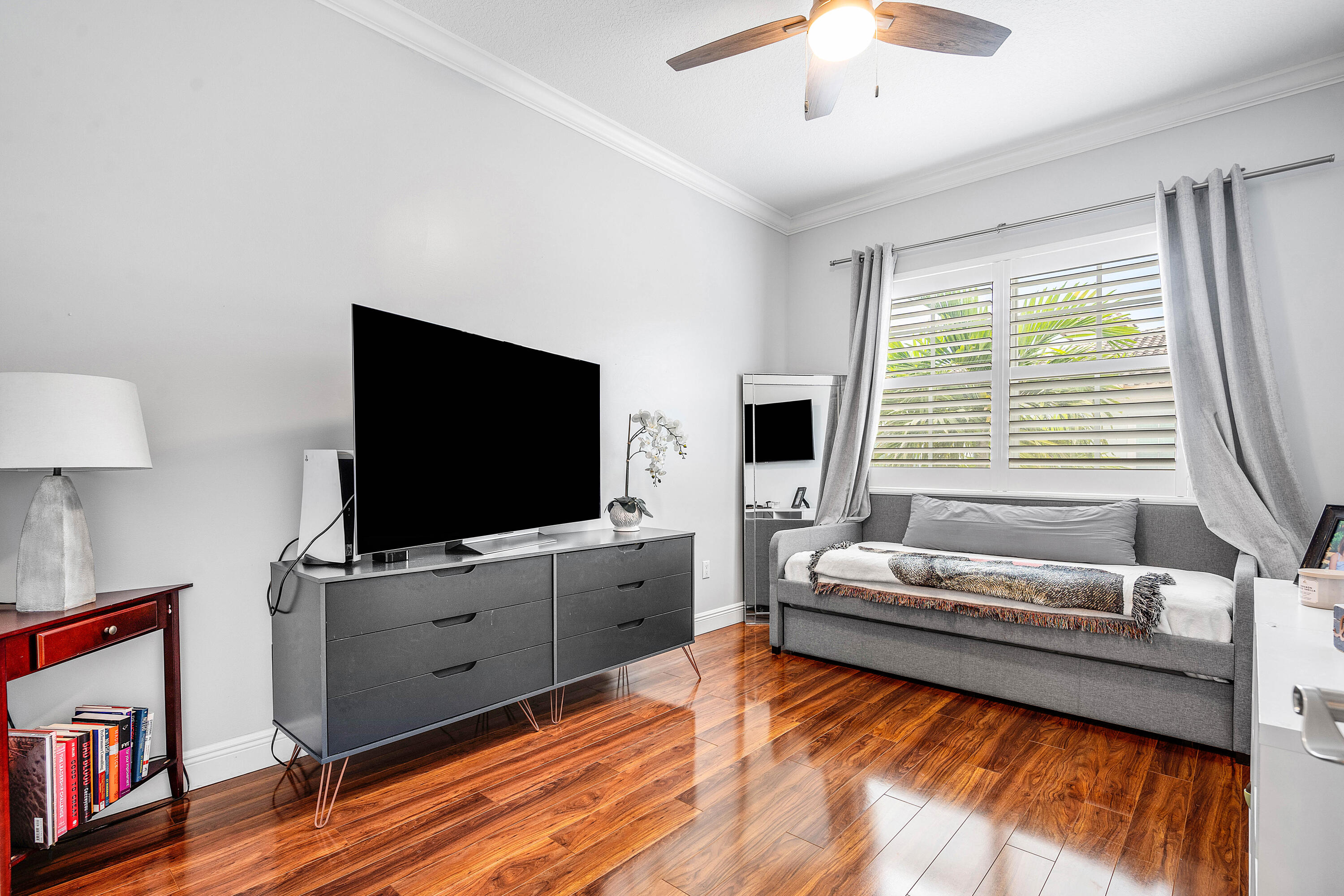 605 Avenue H