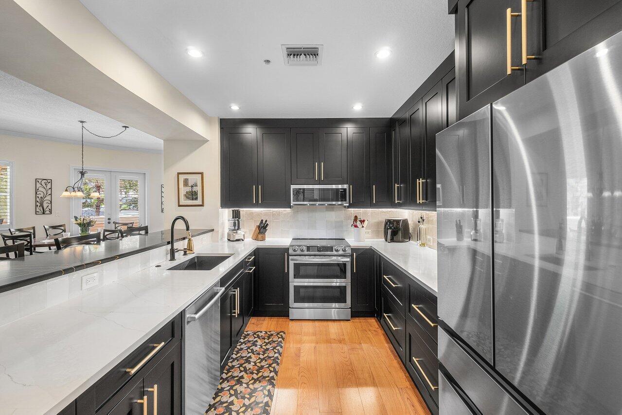 200 NE 2nd Avenue 205