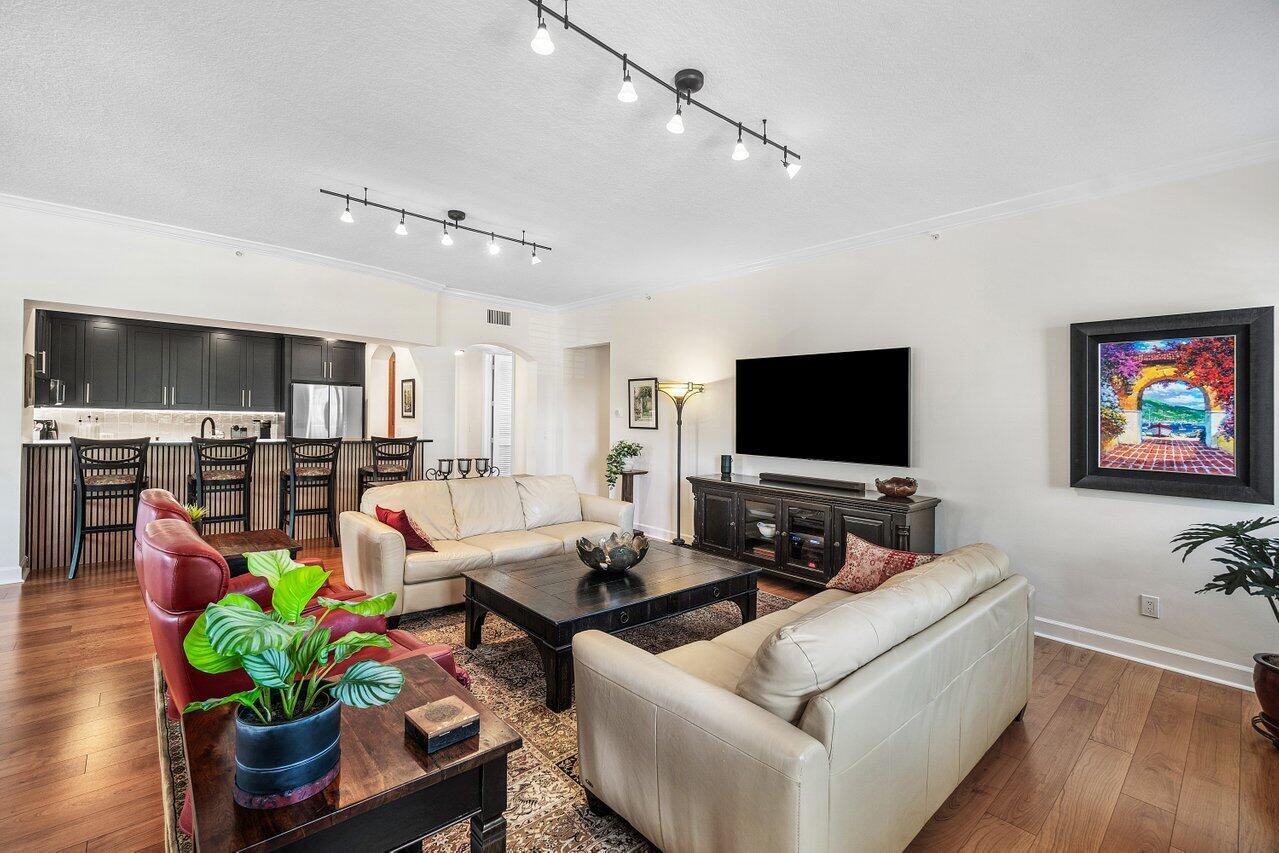200 NE 2nd Avenue 205
