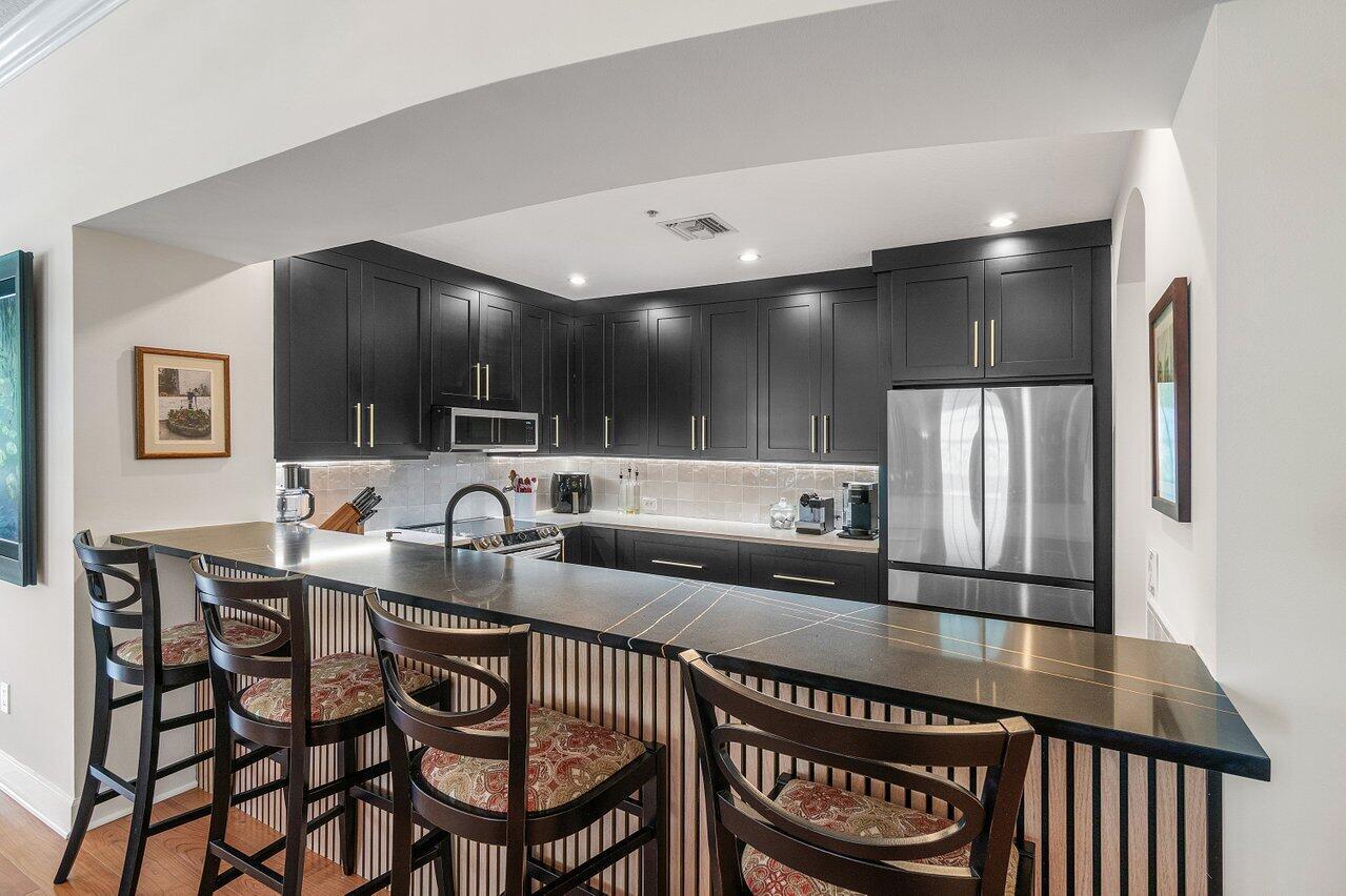 200 NE 2nd Avenue 205