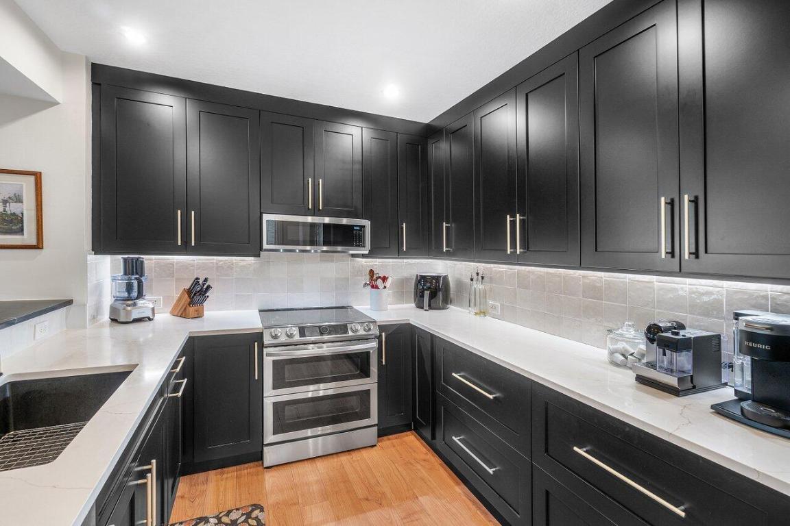 200 NE 2nd Avenue 205