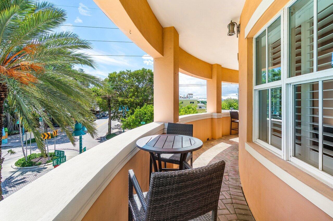 200 NE 2nd Avenue 205