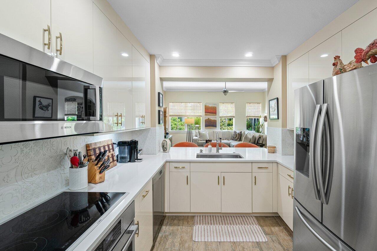 200 NE 2nd Avenue 211