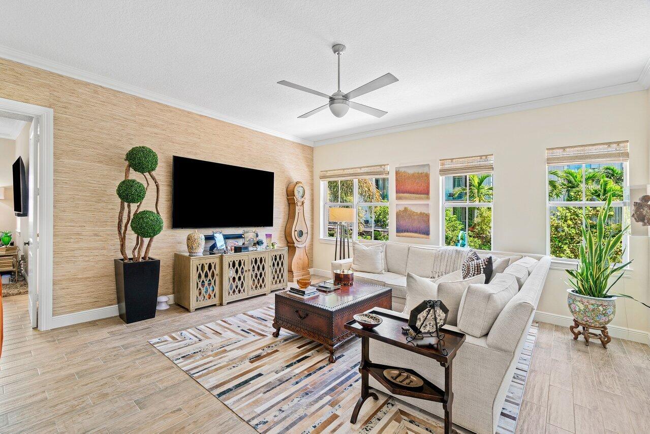 200 NE 2nd Avenue 211