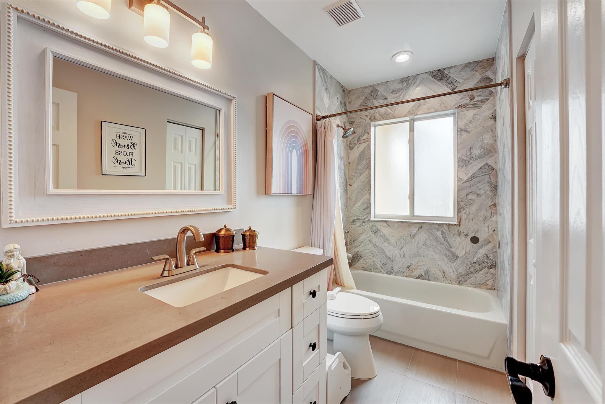 3008 N Evergreen Circle