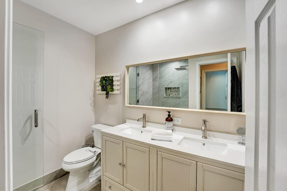 3008 N Evergreen Circle