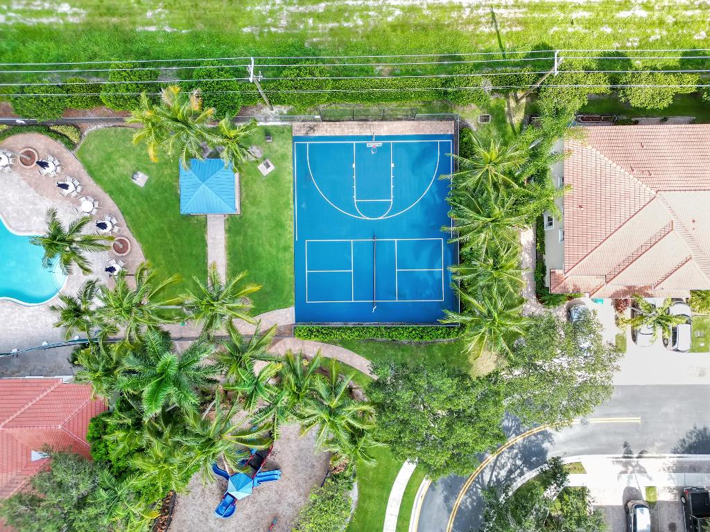 3008 N Evergreen Circle