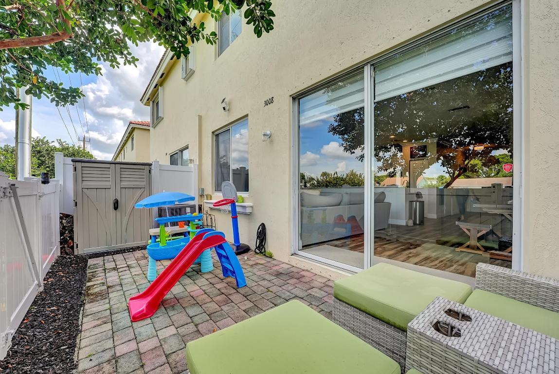 3008 N Evergreen Circle