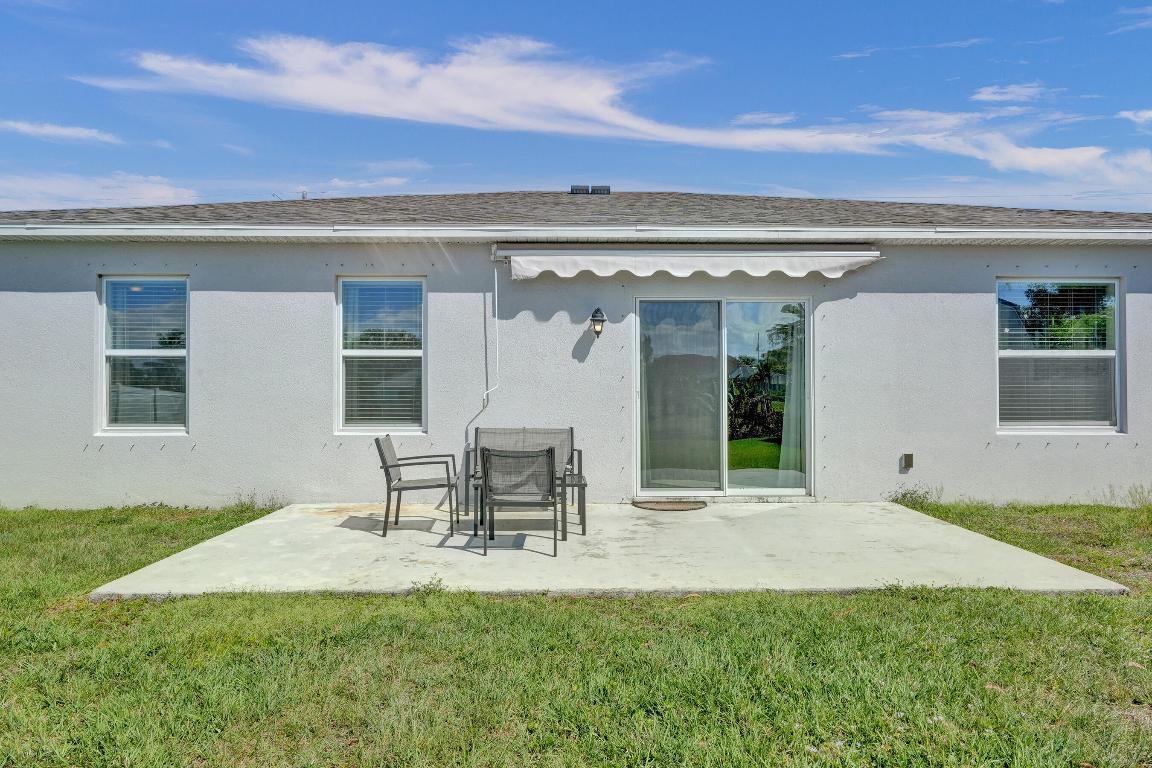 1744 SE North Blackwell Drive